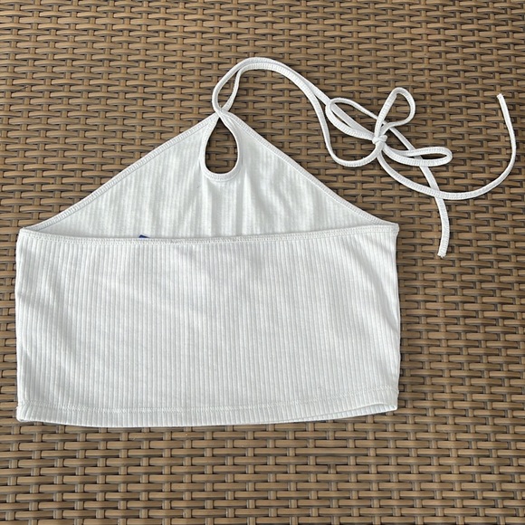 A halter crop top - Picture 5 of 5